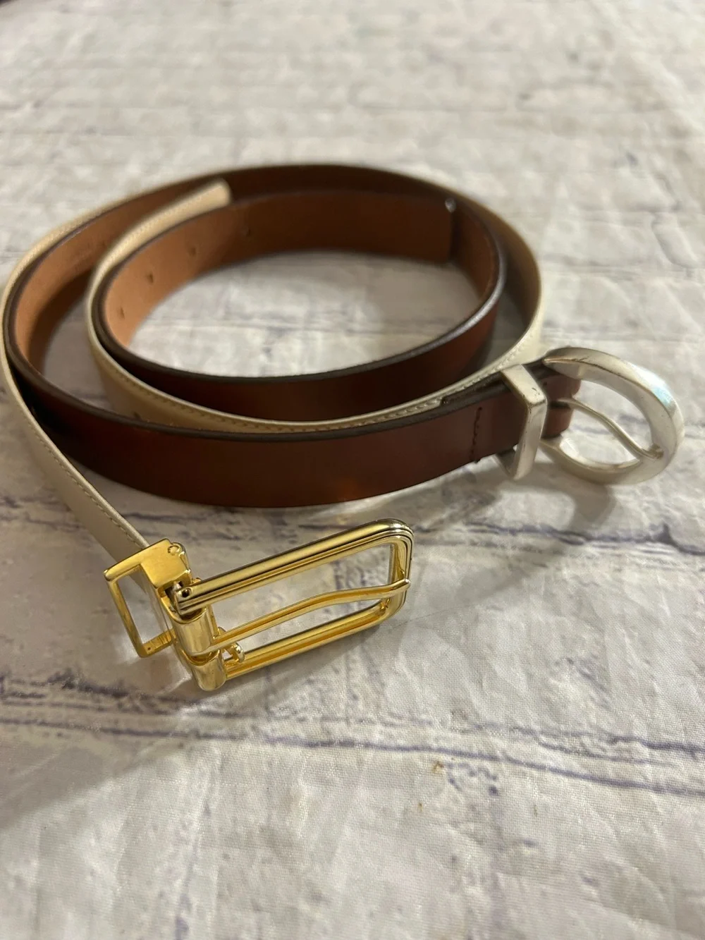 LIZ CLAIBORNE VINTAGE LEATHER (2) BELTS CREAM & BROWN GOLD & SILVER BUCKLES S&M